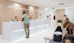 Fistula Na Gengiva: Fístula na gengiva durante tratamento de canal.