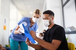 Agua Oxigenada Bucal: Água oxigenada é adequada para bochechos?